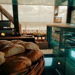 "Comprando facturas artesanales en el paseo maritimo en Santa Clara del Mar"gg