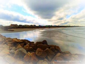 "Vista hacia la playa de Camet Norte en la costa Argentina"