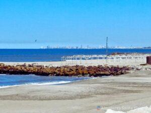 "Vistas a la ciudad de Mar del Plata desde las playas de Santa Clara"