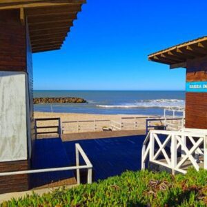 "Caminando por la costanera en Santa Clara del Mar"