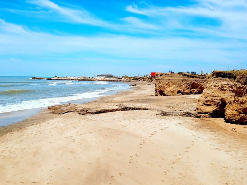 "Playas con acantilados en Camet Norte"