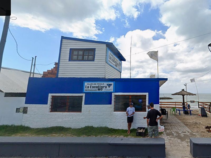 "Muelle de pescadores al atardecer en Santa Clara del Mar"